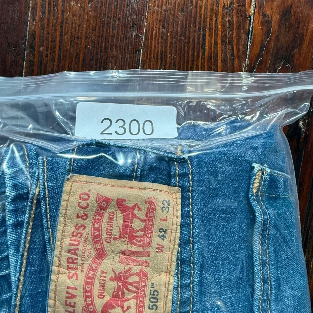 Levis 505 Jeans Mens 42x32 Blue Straight Leg Stretch Faded Whiskers Cowboy Biker